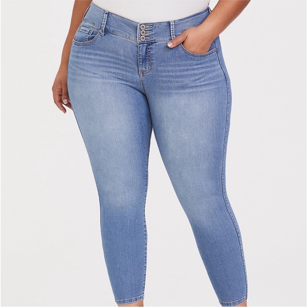 Torrid Light Wash Skinny Jeggings 22 EUC